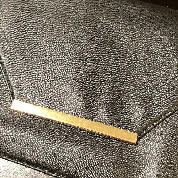 Black textured vinyl shoulder bag with gold hardware - Picture 2 of 10